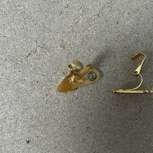 50th Anniversary The Wizard of Oz Dorothy's Ruby Red Slippers 1988 Clip Earrings - Picture 4 of 9